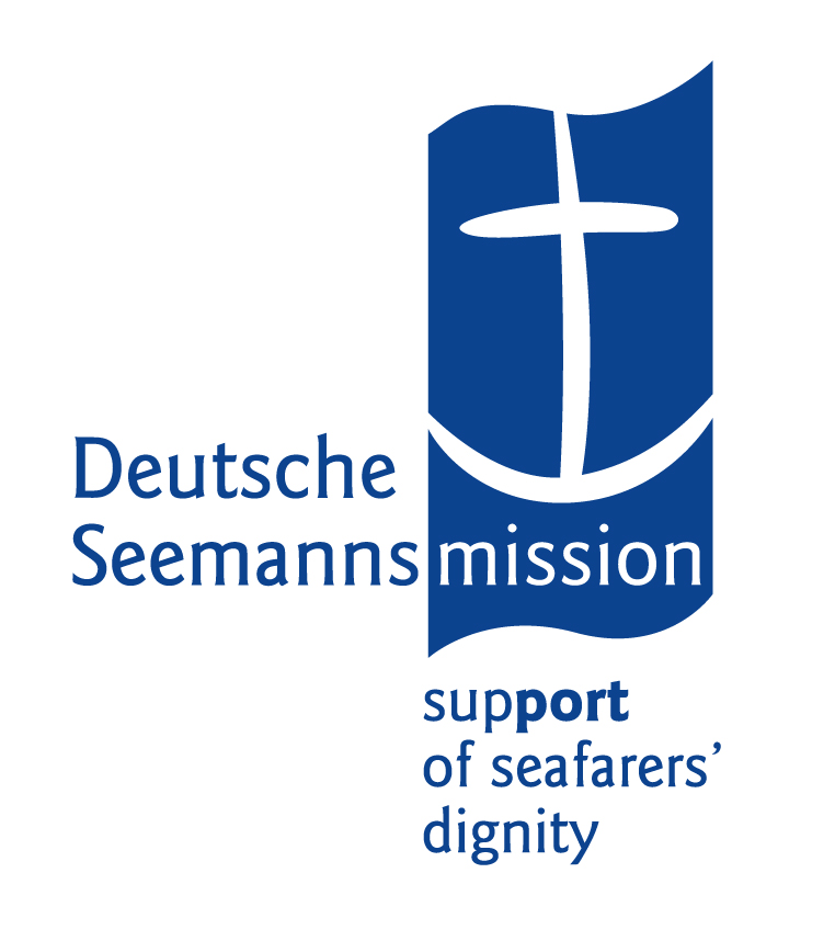 Das Logo mit dem Schriftzug Deutsche Seemannmission und der Bildmarke: eine blaue Flagge mit einem lachenden Anker, der ein Kreuz enthält, darunter das Motto support of seafarers dignity