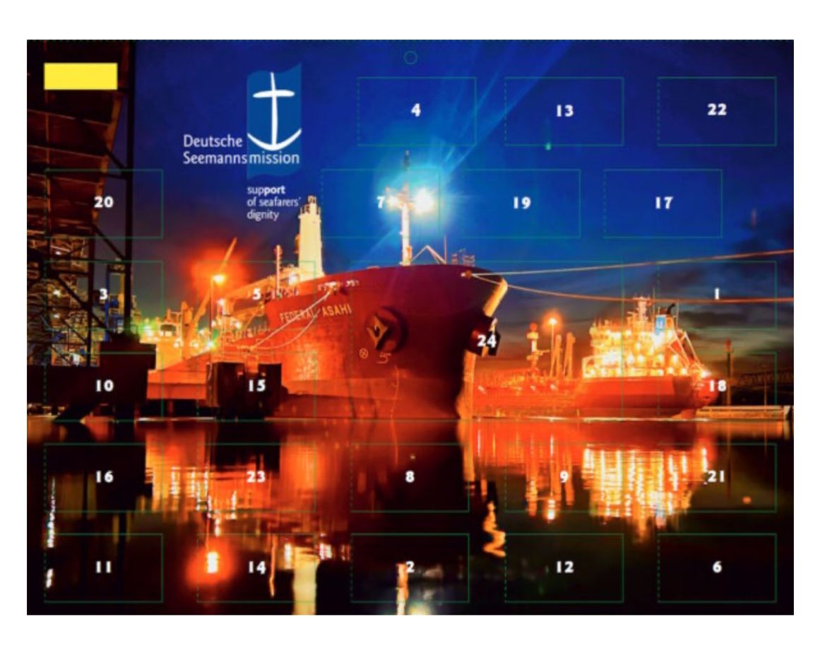 Maritimer Adeventskalender - Ein Blick auf den Kalender mit 2 roten Schiffen in nächtlichem Hafen. Die Schiffe spiegeln sich im ruhigen Wasser