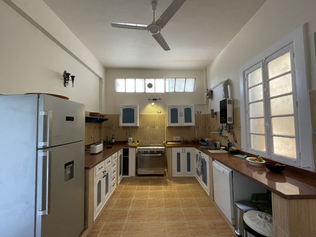 Das Bild zeigt die frisch renovierte Küche des Gästehauses der Deutschen Seemannsmission in Alexandria in Ägypten.