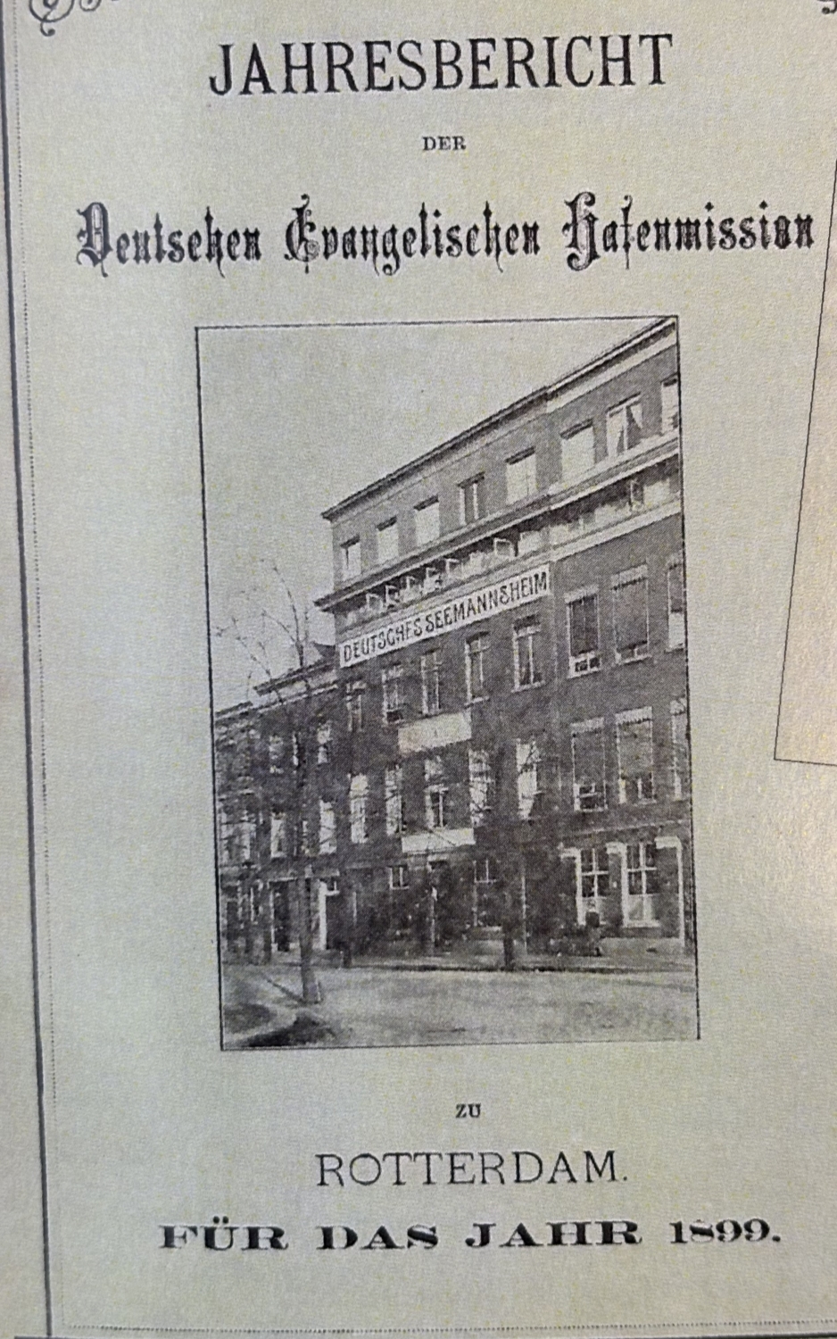 Ein vergilbtes Titelblatt zeigt ein Foto vom damligen Seemannsheim und den Text: 