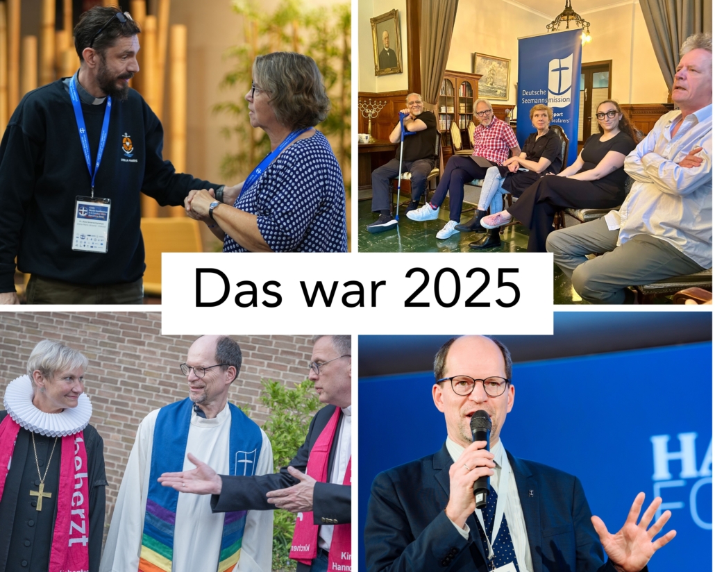 Diese Collage zeigt vier ausgewählte Fotos der Deutschen Seemannsmission aus dem Jahr 2025. Oben links sieht man ein Foto der ICMA-Weltkonferenz in Barcelona, oben rechts eines von der PSNV-Fachtagung in Hamburg, bei der es um das seelische Wohl von Seeleuten und Krisen auf See ging. Unten links ist ein Foto vom Deutschen Evangelischen Kirchentag in Hannover zu sehen (u. a. mit der EKD-Vorsitzenden, Bischöfin Kirsten Fehrs) und unten rechts sieht man Generalsekretär Matthias Ristau, der beim Hansa-Forum vor Publikum über die Sorgen und Nöte von Seeleuten sprach.