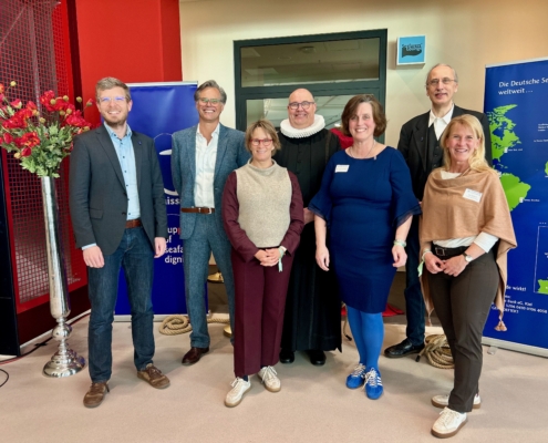 Gruppenfoto aller Verantwortlichen bei der Einweihung der Seafarers' Lounge in der Hafencity am 27. März 2026.